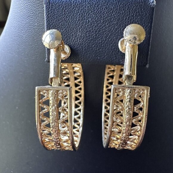 Vintage Earrings Filigree Hoop Women's Gold Tone Fashion Jewelry Huggie Srewback - Picture 5 of 9